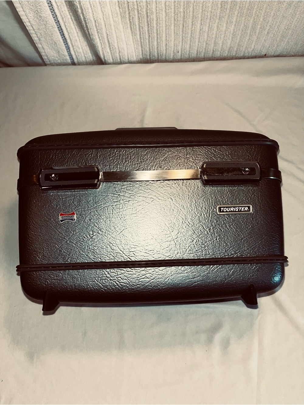 American Tourister Hard Shell Train Case Vanity Makeup Suitcase Tray Mirror Key